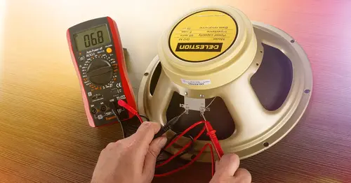 medindo continuidade num alto-falante de guitarra